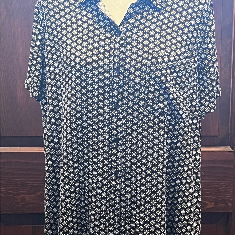 Croft & Barrow Black and White Casual Button Down Shirt